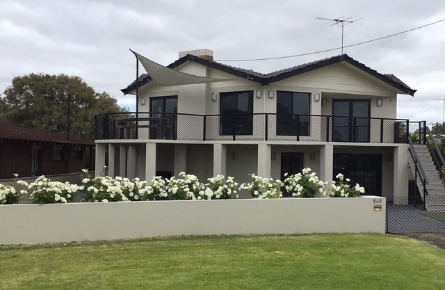 Linga Longa, Busselton central