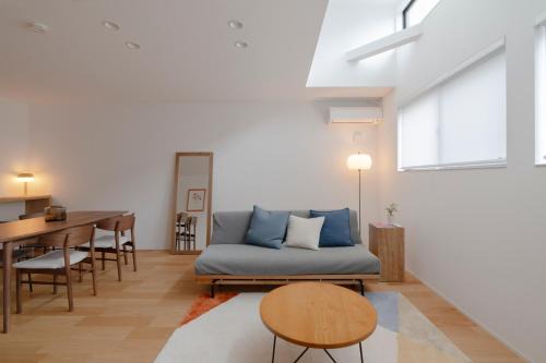 LIRI Aoi 和モダンな一軒家 JR弁天町駅3分 USJ 梅田 大阪城 本町へ直通