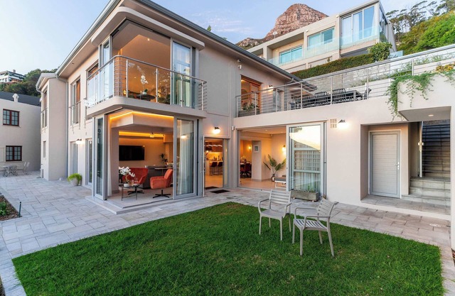 Lisburn on Clifton Villa - Ocean Views, Sleeps 15