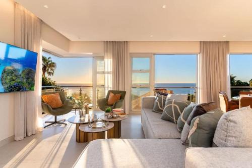 Lisburn on Clifton Villa - Ocean Views, Sleeps 15