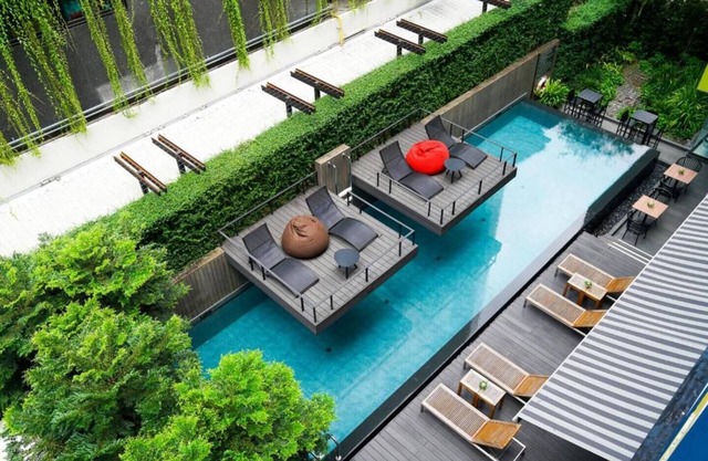 Lit/ Heart of Bangkok/ Monthly
