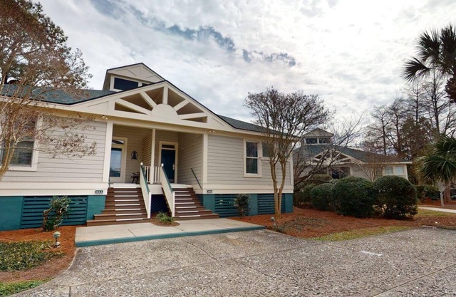 Litchfield Lakeside Haven 2BR Villa near the Beach