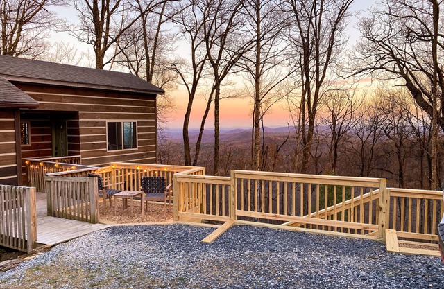 Little Log Cabin: Cozy 1BR w/ Long Range Views