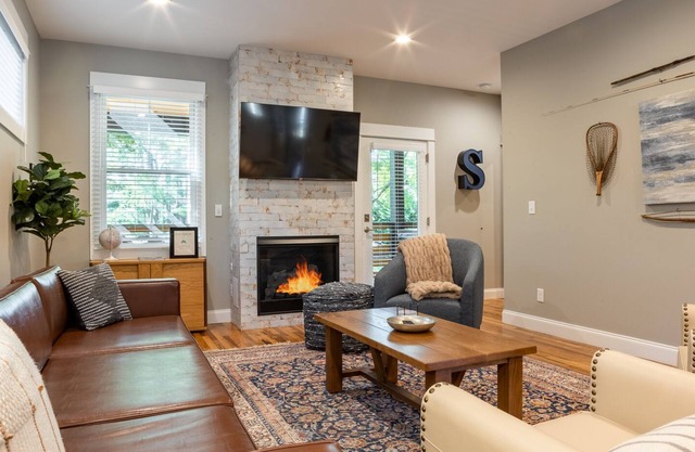 Little Sparrow | Newly-Built, Pet-Friendly Villa in Asheville with Hot Tub
