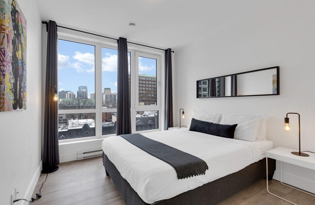 Liv MTL* 60% Off * Downtown 503 Upscale 3BR Duplex | Large Family Retreat + Private Oasis Rooftop + Office + Pets Stay Free!