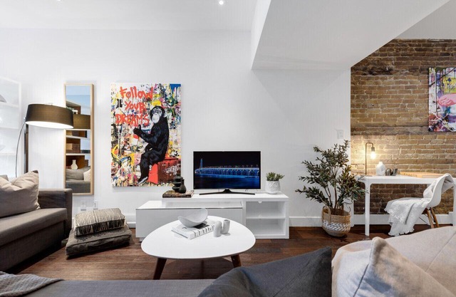 Liv MTL* 55% Off * Soho 5 Upscale Studio | Relaxed Getaway + Private Rooftop + Office + Pets Stay Free!