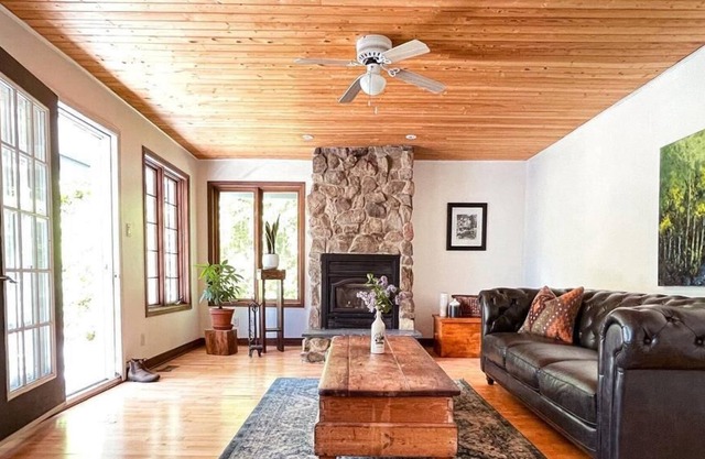 Live on Lac McGregor Surrounded by Nature (High Speed Internet!)