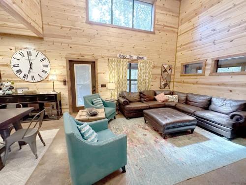 Livin' the Dream - Relaxing Escape for 8