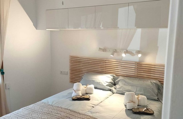 Apartamento LLAFRANC 100% a 50 metros de la playa. BBQ, A/C, WIFI