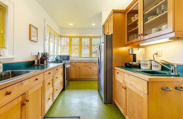 ❤️ Location! 3 blks to Hayward Field, happy&vintage