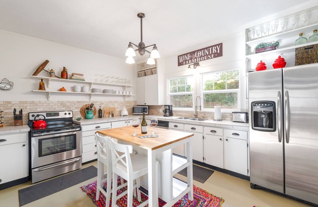Wine Country Farmhouse, Walk Historic Downtown McMinnville-Summer Mid-Wk $ 185 / N