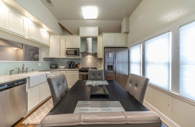 1890's Modern Victorian in the heart of Sacramento