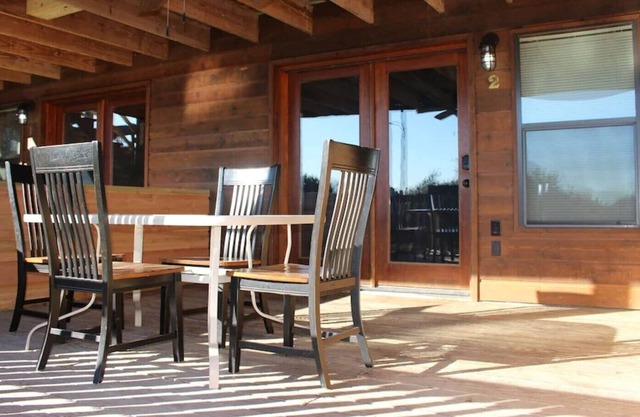 Lodge Suite Downstairs W/ Deck - 104