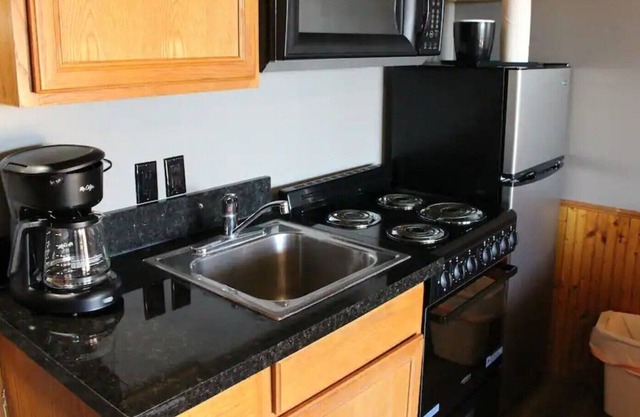 Lodge Suite Upstairs W/ Balcony - 203