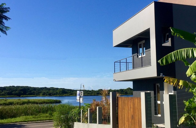 LOFT y SUITE - Vista a la laguna junto a la playa - Lagoinha´s Guest House