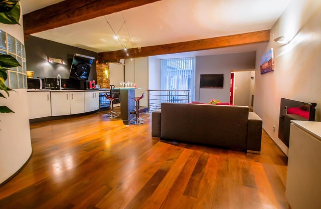 Loft clasificado 4 * hipercentro Carmes 93m2 wifi️Clim Calme wifi