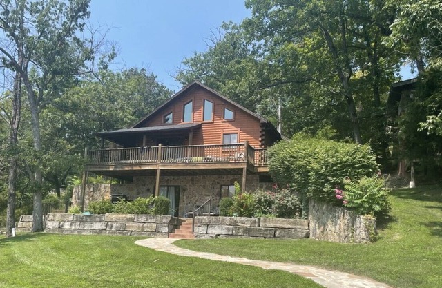 Log Cabin,dock,boat slip, fire pit , and walk to Bagnell