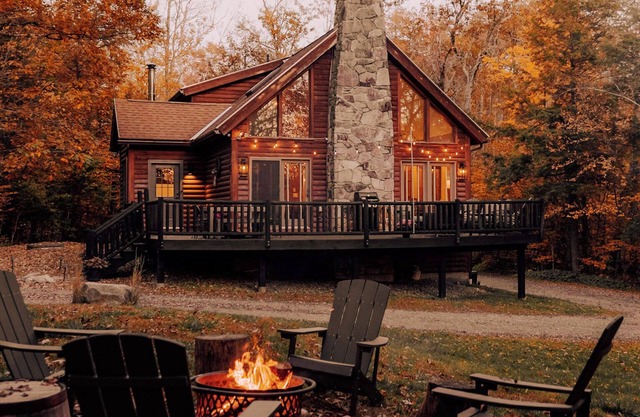 Log Cabin Escape Close to Skiing & Shops