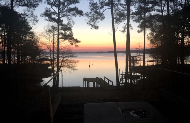 Cypress Bay Cove Lake / Log House