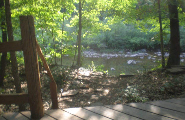 Cabaña de madera en Sleepy Creek: disfrute de la reclusión y los sonidos del agua