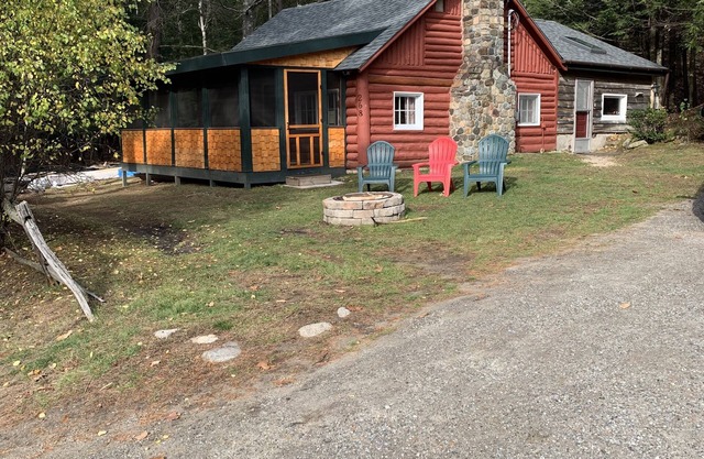 Log Cabin en el río Ausable