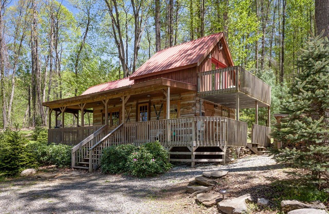 Cabaña de madera con jacuzzi privado al aire libre