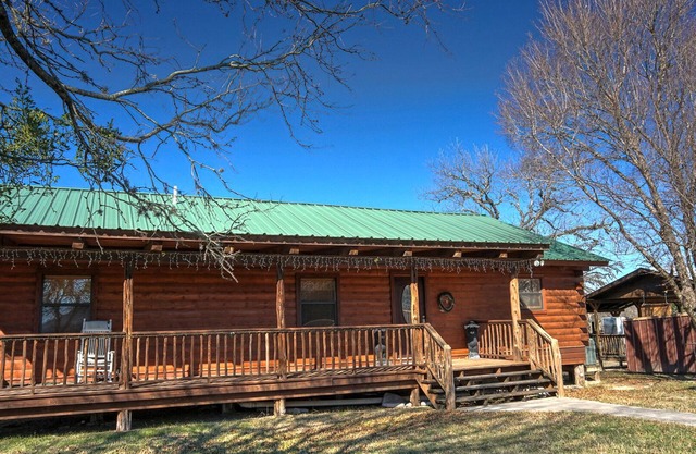 LARGE LOG HOME ON THE FRIO RIVER