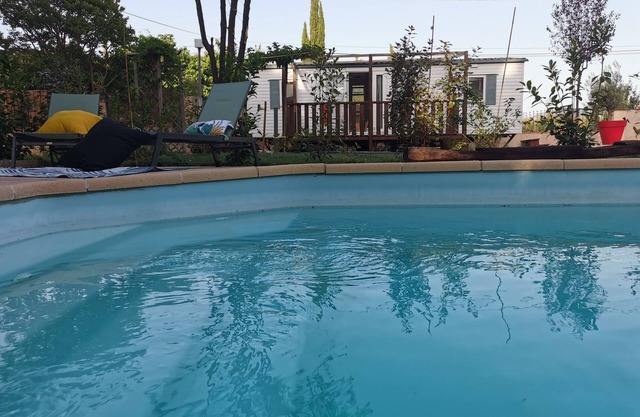 Logement Avec Jardin et Parking Privés, Piscine Partagée