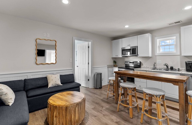 Loggerhead Inn & Suites - Two King Cottage in hotel in Surf City, North Carolina