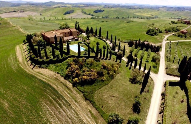 Loggiato 2 apartamento en casa de campo en Crete Senesi con piscina