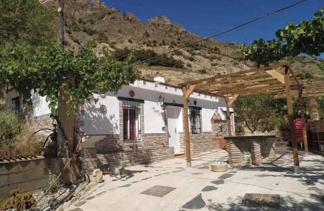 Loma Negra Rural House, with fireplace, swimming pool and barbecue