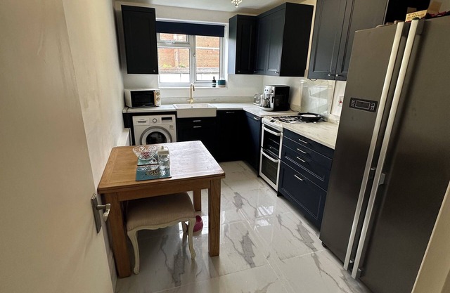 London: Stunning 2 double bed apartment in Wimbledon London