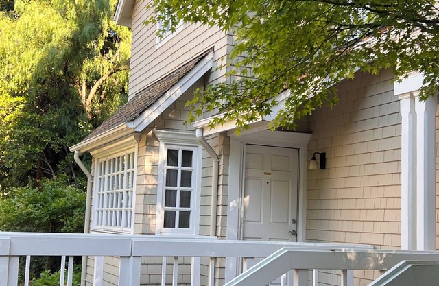 London Suite Historic Cedar Mansion Bungalows - 1 Block from Sonoma Square