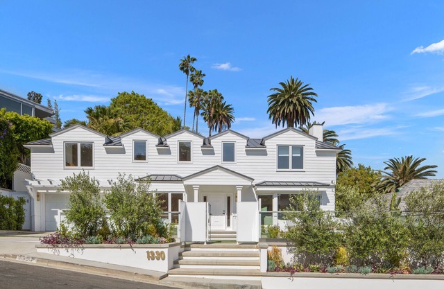 London Villa - Striking modern Cape Cod in the heart of the Sunset Strip.