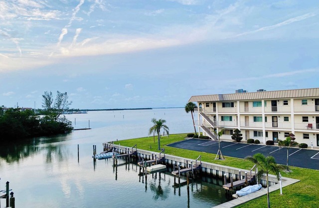 Longboat Snowbird Getaway Beach & Bay