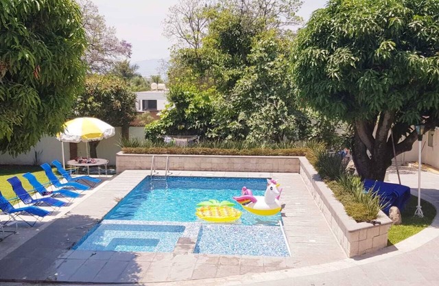 ¿Buscas la escapada perfecta de la ciudad? Esta impresionante casa en el lago acaba de llegar al mercado HOMEAWAY y solo dura unas pocas horas. lejos de tu lugar ...