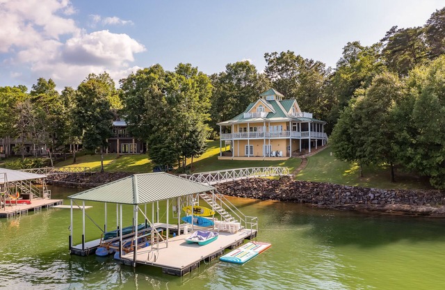 Smith Lake Rentals & Sales - MIRADA AL PUNTO DE PIEDRA - Porches envolventes con vista al lago
