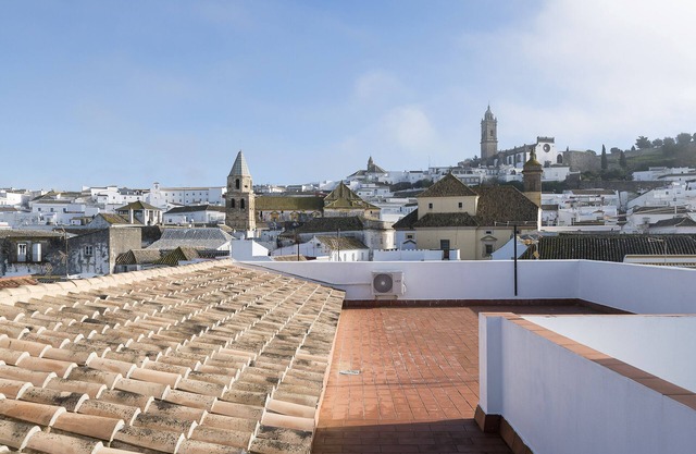 LOS ALCORNOCALES - Acogedora casa de pueblo con terraza y WiFi gratis.