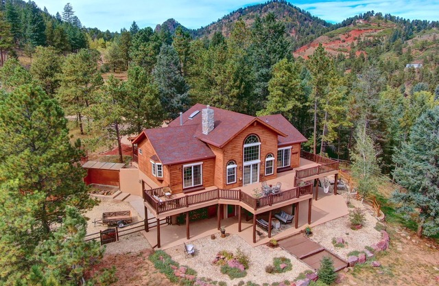 * NUEVO * Lost Antler Lodge - 3 acres / jacuzzi / pozo de fuego / cerca de la ciudad