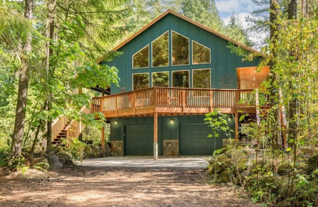 Lost Shelter Chalet- Rhododendron