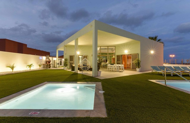 LOVE AND LIGHT MINI GOLF POOL LUXURY VILLA 7 STAR