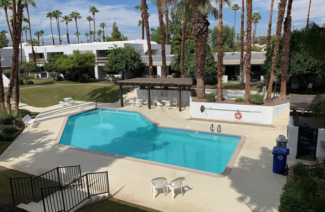 Spacious 1-bedroom condo with Mountain & Pool Views - Golf, Shop, Play