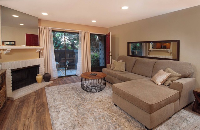 Lovely 1-bedroom condo in San Diego/La Jolla-close to UCSD