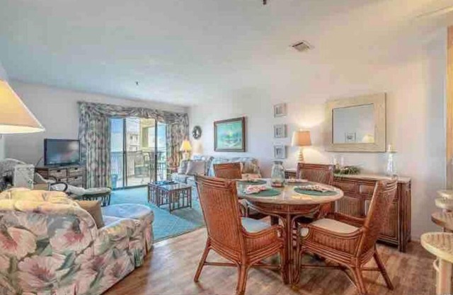 Lovely 2-bedroom condo with pool