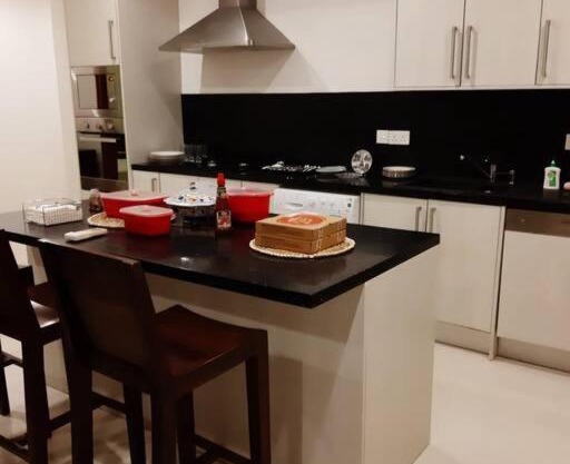 Lovely 2 bedroom condo with pool and gym
