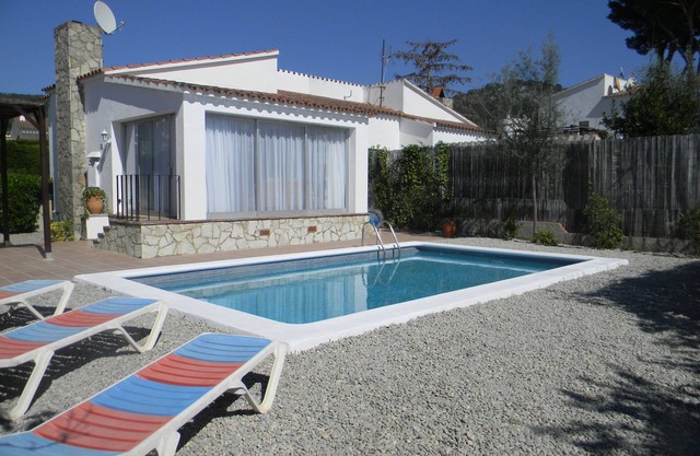 Preciosa villa de 2 dormitorios con piscina privada (2)