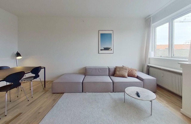 Nice 2-bed in Frederiksberg w/ balcony - 284