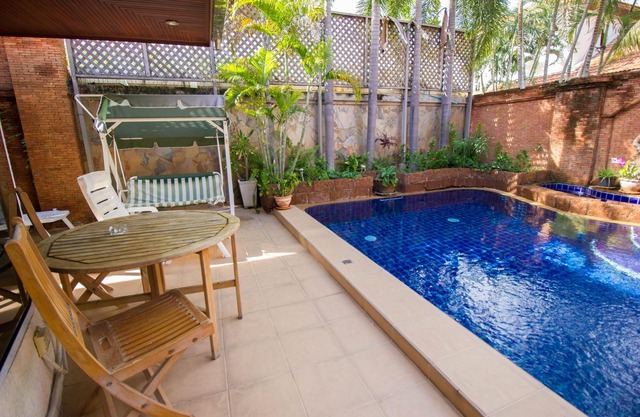 Lovely 3 cama Jomtien central pool villa