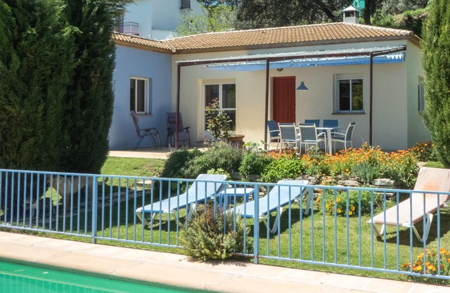 Casa en el campo con piscina vallada y huerta ecológica
