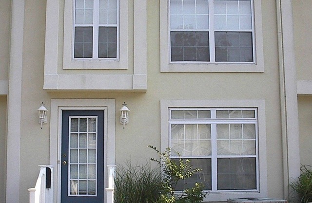 Precioso 3 Br, 2 1/2 baño, minutos de la playa.